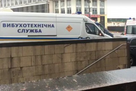 Из-за собщения о минировании из здания на Крещатике эвакуировали 50 человек