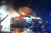 На Большой Окружной в Киеве загорелся ТЦ "Мебельный Городок" (обновлено)