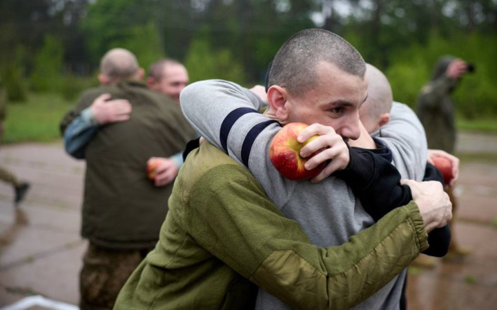 Головне за ніч та ранок п’ятниці, 15 травня: 24 загиблих у Києві, майже 260 боєзіткнень, обмін полоненими, удар по НПЗ в Рязані