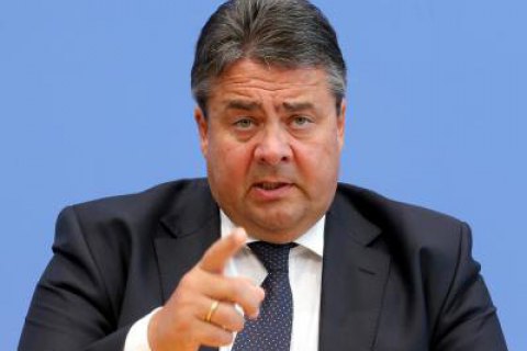 Вице-канцлер Германии выступил за постепенное снятие санкций с России 