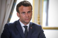Макрон назвал президента ЦАР заложником российской "группы Вагнера"