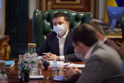 Зеленский в поздравлении женщинам: «Без вас мы - просто биологические существа. С вами - люди и личности"