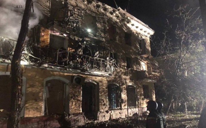 В обласному центрі Запорізької області російська ракета влучила в будинок, є загиблі і поранені