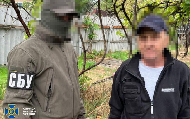 Правоохоронці затримали 4 ділків, яких підозрюють у спробі продажу "трофейної" зброї в Україні