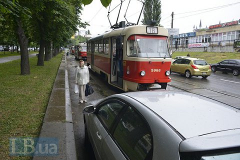 Законопроект об эвакуации припаркованных машин, мешающих движению, принят в первом чтении
