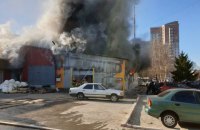 На складі швейної фабрики в Києві сталася пожежа