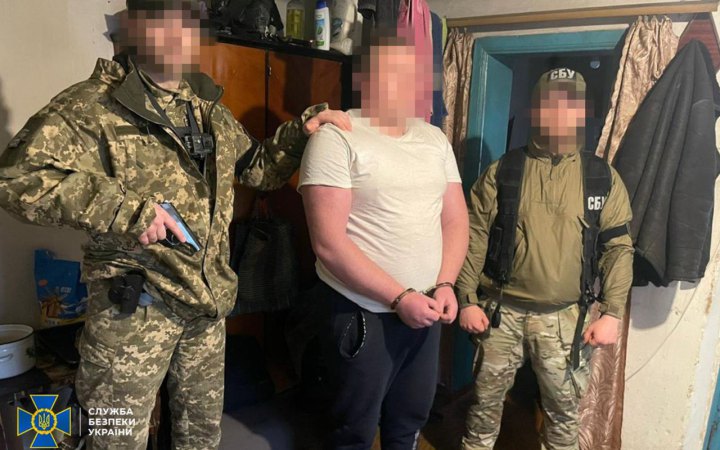 СБУ затримала чергового поплічника ворога, який коригував артудари РФ по військових об’єктах на Донеччині