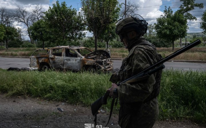 Загалом від початку цієї доби на фронті відбулося 200 бойових зіткнень