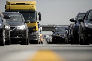 В ФРГ дорожное строительство научились проводить без пробок