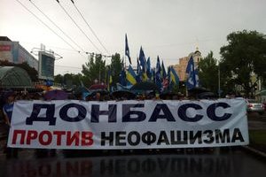 В Донецке журналистам предлагают оранжевые жилеты и милиционеров 