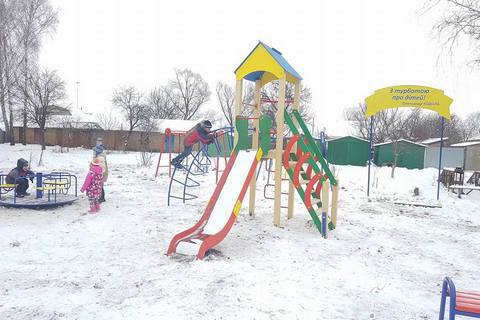 Нардеп забрал из села детскую площадку после проигранных местных выборов