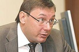 Луценко хочет контролировать перемещение иностранцев по Украине