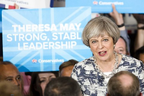 Мэй предложила разрешить гражданам стран ЕС остаться в Британии после "Брексита"