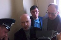 Оппозиционеров не пускают к Тимошенко