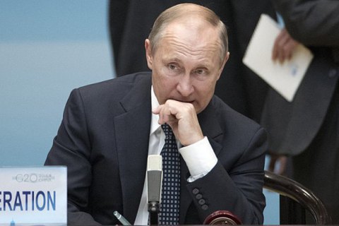 Путина в Берлине встретили хитом футбольных ультрас