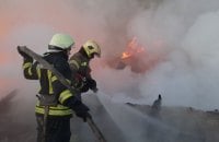 Обстріл Харкова: пожежу в училищі ліквідують понад 100 рятувальників