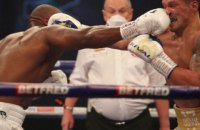 Усик завоевал свой первый чемпионский пояс в хевивейте