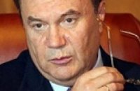 Янукович отказался комментировать ситуацию вокруг своей дачи по телефону