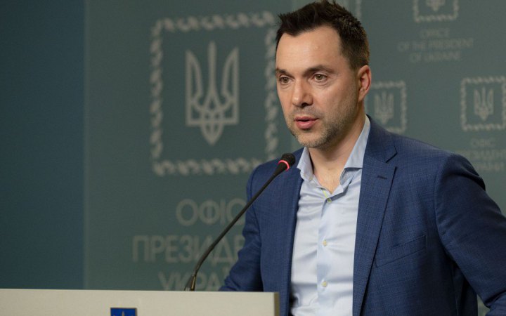 Чернобаевка-18: ВСУ уничтожили вражеский состав боеприпасов, - Арестович