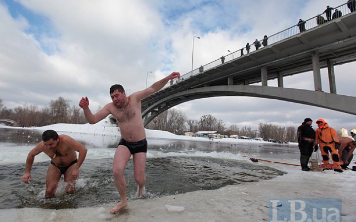Влада закликала киян відмовитися від купання у водоймах на Водохреще