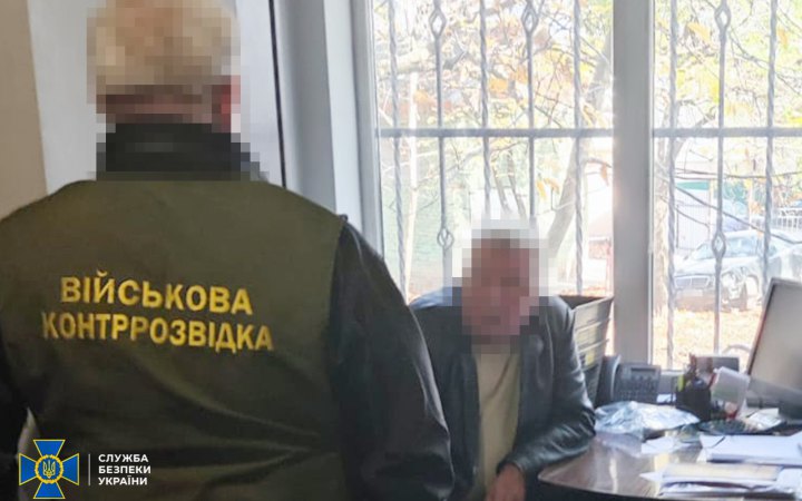 Посадовці військкоматів із Прикарпаття та Буковини організували канали нелегального виїзду військовозобов’язаних 