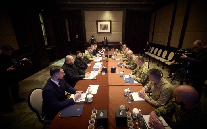 Президент Зеленський зустрівся з командою українських експертів в ОАЕ