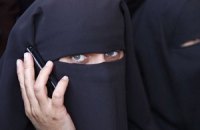 Власти ОАЭ рекомендуют своим гражданам не носить национальную одежду за границей