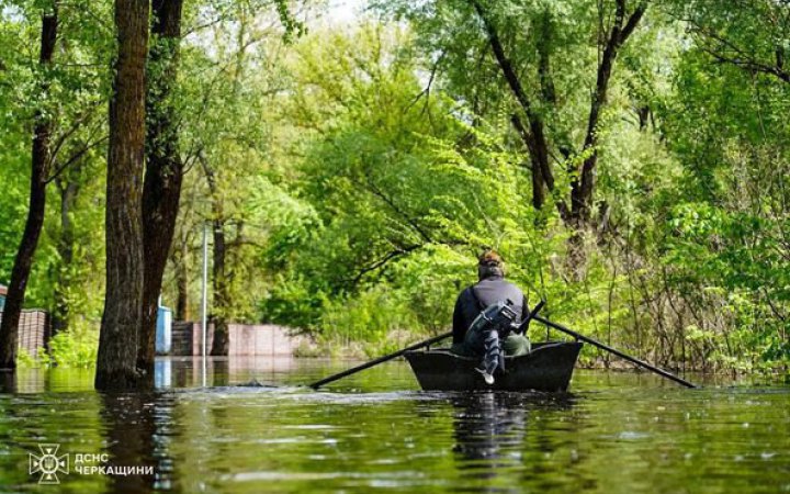 Рятувальники допомагають населенню долати наслідки підтоплень на Черкащині