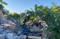 ​Унаслідок обстрілу Нікополя зруйновано приватні будинки і поранено жінку