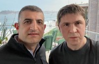 Подоляк встретился с создателем "Байрактара" в Турции: "Русская бронетехника безупречно горит в наших замечательных полях"