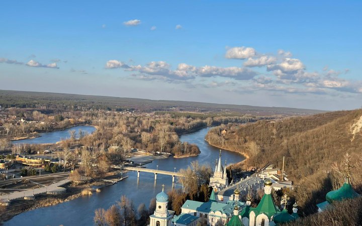 Нацгвардійці підняли український прапор на найвищій точці частково окупованого Святогірська