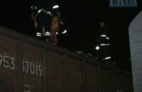Мужчина сгорел на крыше вагона от напряжения в 27,5 тысяч вольт