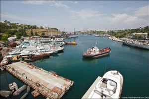 В Севастополе фирма сдала на металлолом два корабля