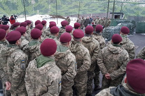 Порошенко поручил подготовить поправки в Конституцию о курсе на членство в ЕС и НАТО