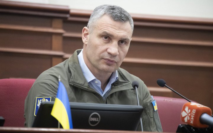 “За міською владою незаконно стежать?!”: Кличко прокоментував відео застілля чиновників КМДА в День жалоби