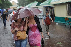Завтра в Киеве снова обещают грозу