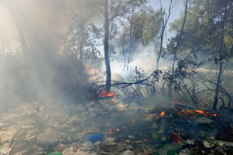 В Киеве загорелась свалка на Русановских садах