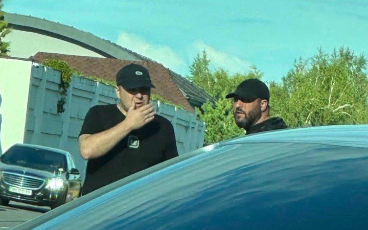 Журналіст “Української правди” заявив про напад на знімальну групу під Києвом із застосуванням зеленки