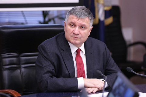 Аваков: перед обысками в палаточном городке Семенченко выносил сумки, возможно, с оружием 