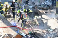 У Києві після нічого обстрілу понад 20 людей зникли безвісти (оновлено)