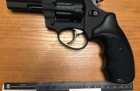В Киеве мужчина устроил стрельбу из-за некачественного ремонта 