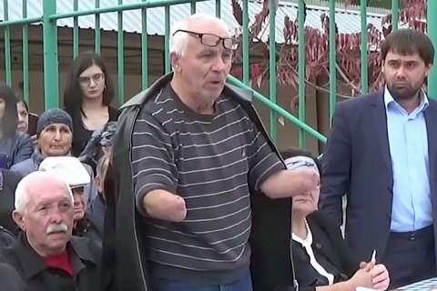 В России безрукого активиста отправили под домашний арест за избиение полицейских