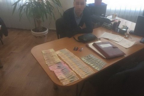 В зоне АТО при получении взятки задержали инспектора фискальной службы