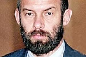 Кабмин уволил взяточника