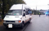 На Прикарпатті рейсовий автобус зіткнувся з фурою, загинула жінка