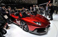 Lamborghini представила самый низкий и легкий суперкар