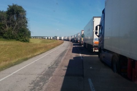 ​На границе с РФ в "Сеньковке" образовалась очередь из десятков грузовиков