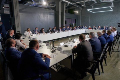 Доступна іпотека, кредитування під 5-7% і гідні зарплати стримають відтік кадрів за кордон, - Зеленський