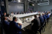 Доступна іпотека, кредитування під 5-7% і гідні зарплати стримають відтік кадрів за кордон, - Зеленський