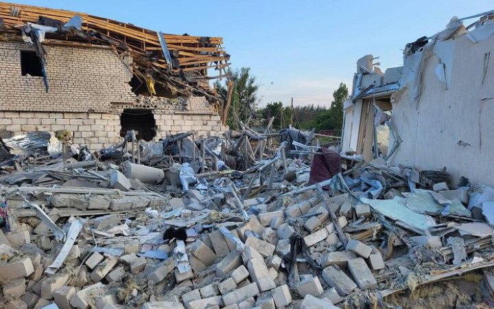 Росіяни обстріляли село на Харківщині, важко поранений чоловік